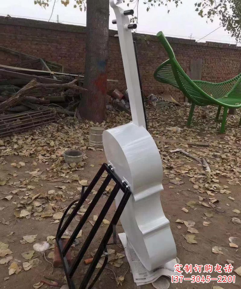 陕西不锈钢大提琴雕塑——古典音乐的艺术表现