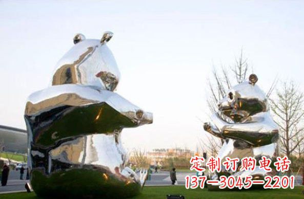 陕西不锈钢熊猫雕塑传递友谊与和平