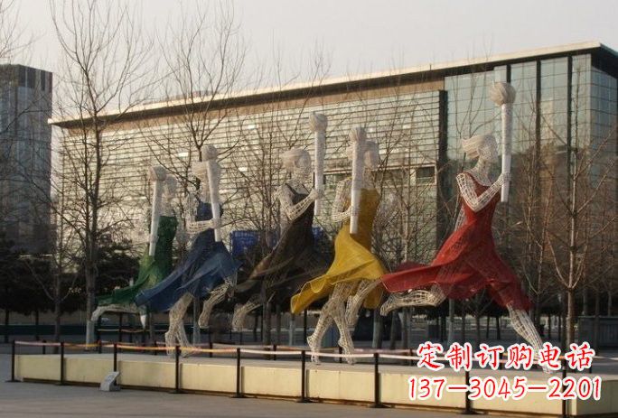 陕西不锈钢火炬手雕塑象征着永恒的精神