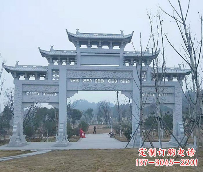 陕西村口三门石雕牌楼古朴华丽