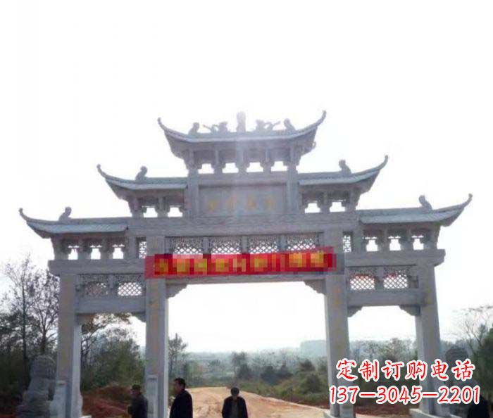 陕西三门石雕牌楼古老而精美的雕塑