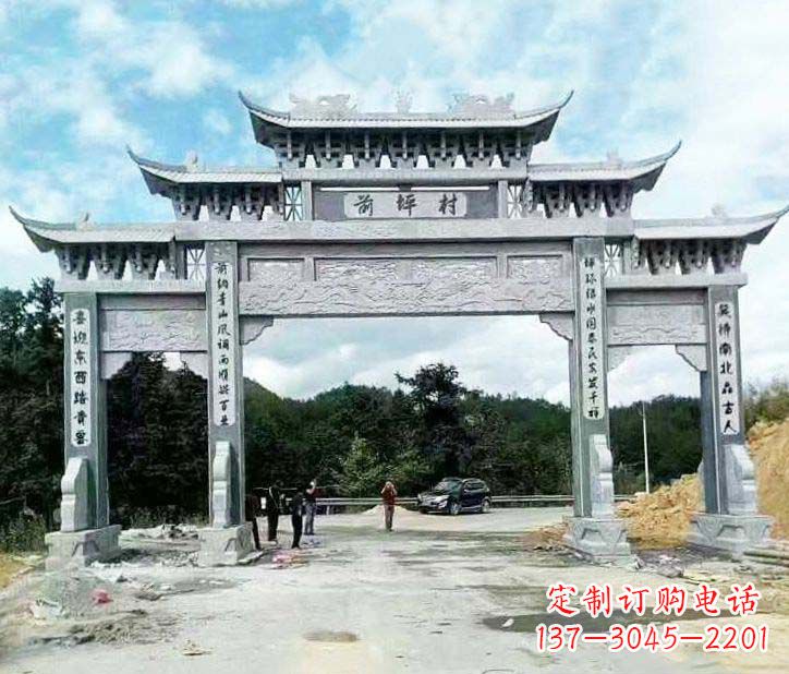 陕西村庄三门石牌坊石雕的内容。