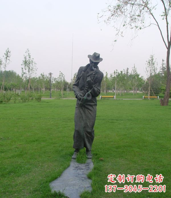 陕西公园吹萨克斯人物铜雕