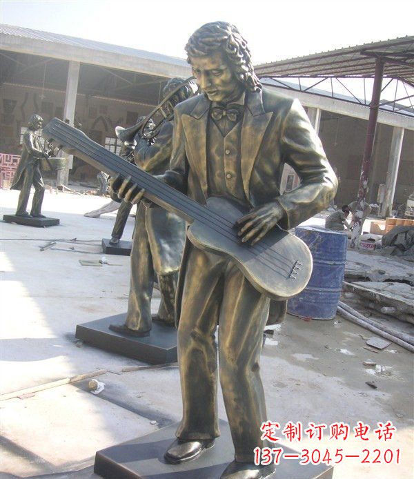 陕西西方人物铜吉他雕塑