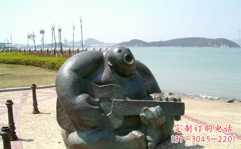 陕西音乐驻足,公园弹吉他铜雕