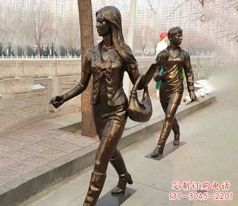 陕西行走的女人街边人物铜雕